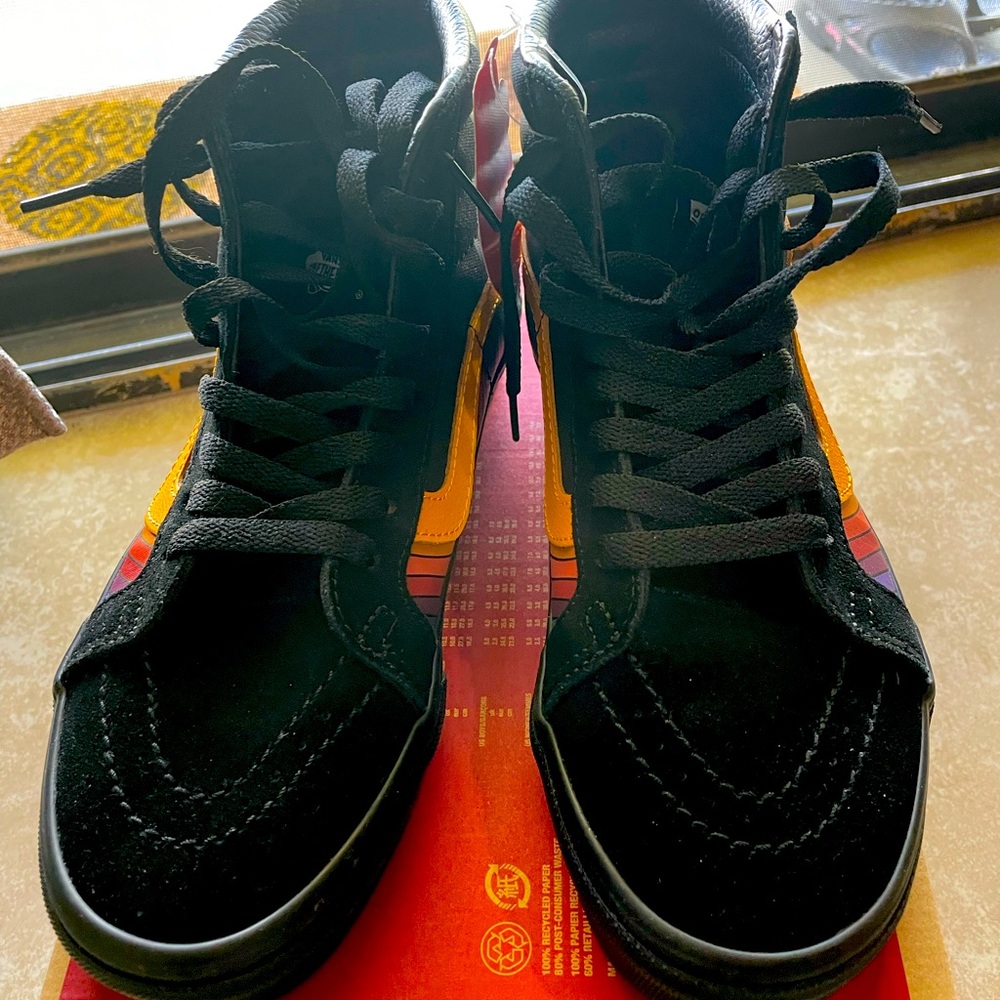 Vans US men 5.5 US women’s 7.0 refract black/multi.